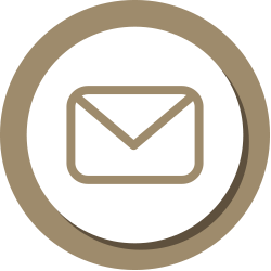 Ícone e-mail branco com marrom.